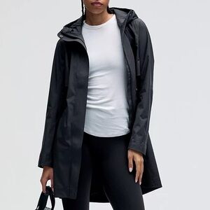 NWT lululemon “rain rebel” jacket size 4 in black